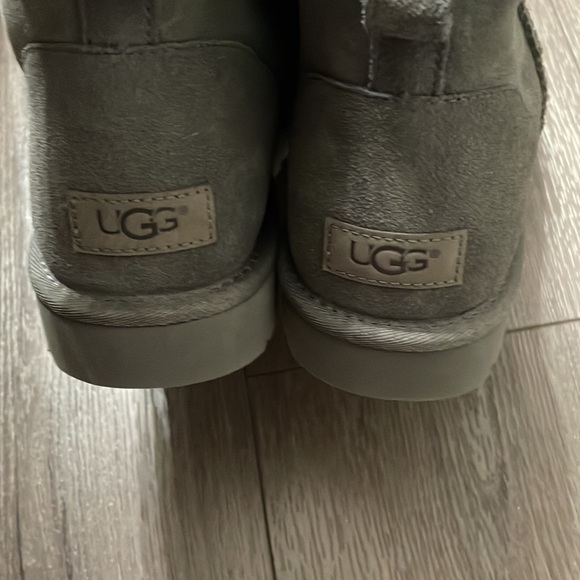 Brand new ugh minis in wolf gray - Picture 2 of 4